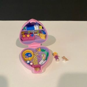 1993 Vintage Polly Pocket Compact With Doll And Pet.